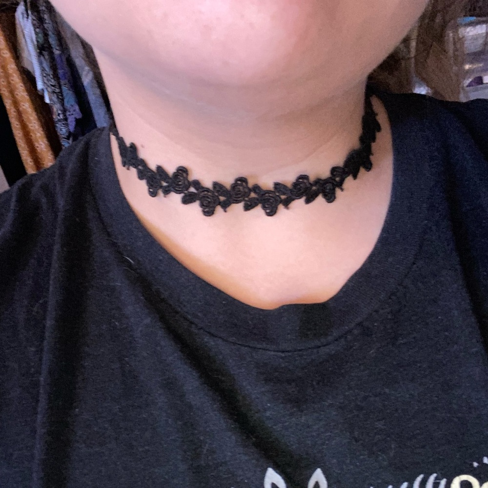 Flower black choker